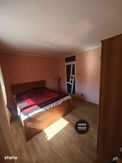 Apartament cu 4 camere decomandat în Central