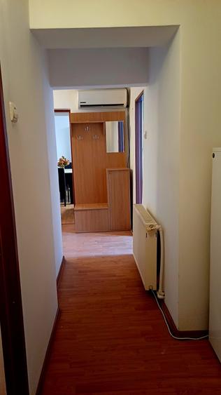 Apartament cu 3 camere decomandat în Amara