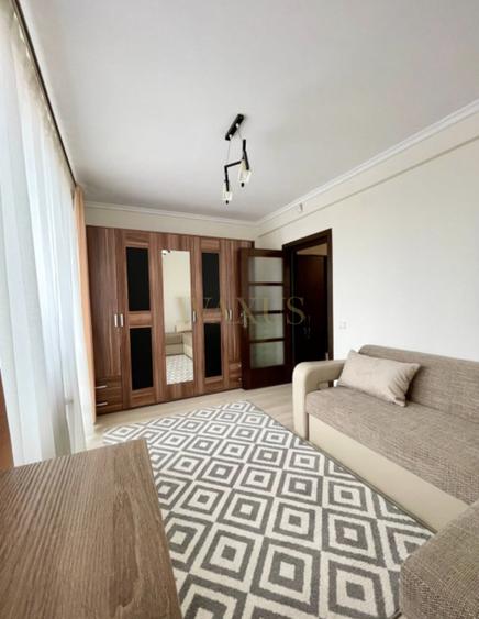 Casă individuală cu 6 camere cu Canalizare în Iris