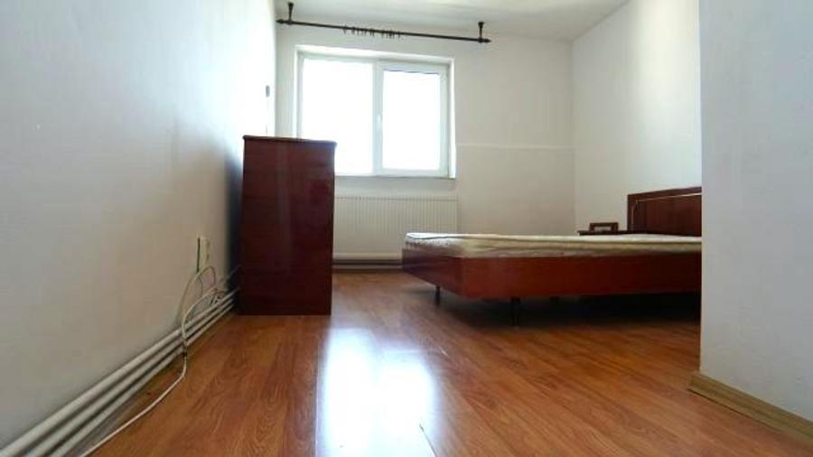 Apartament cu 2 camere semidecomandat în Micro 6