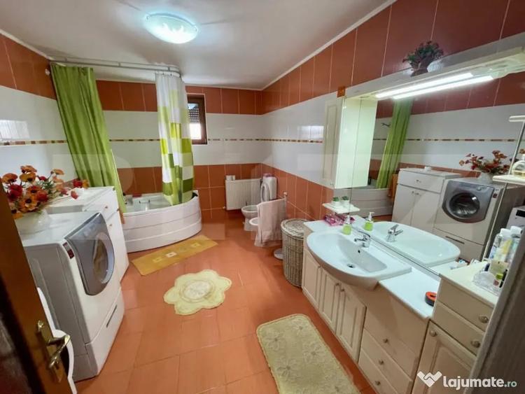 Casă cu 5 camere cu Teren 9300 Mp în Vadu Moldovei