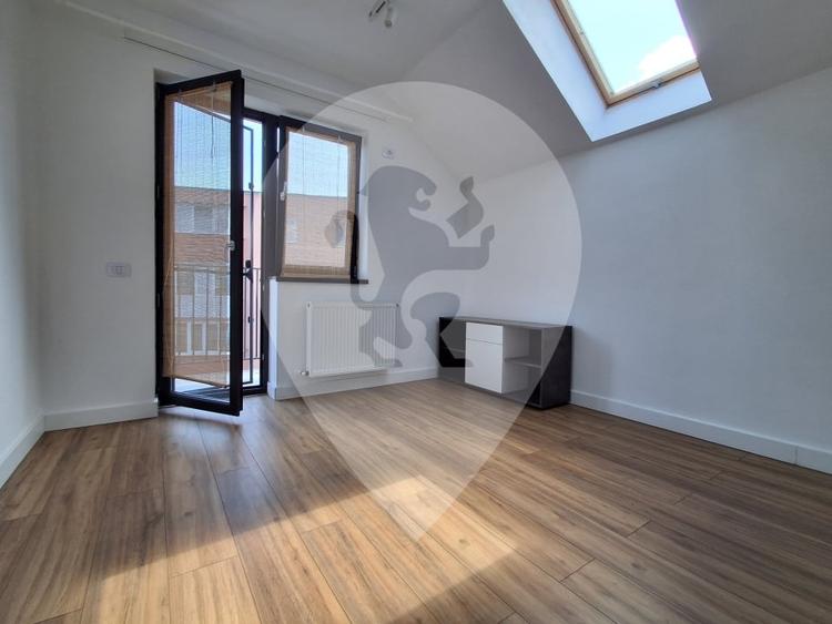 Apartament cu 3 camere decomandat în Florilor