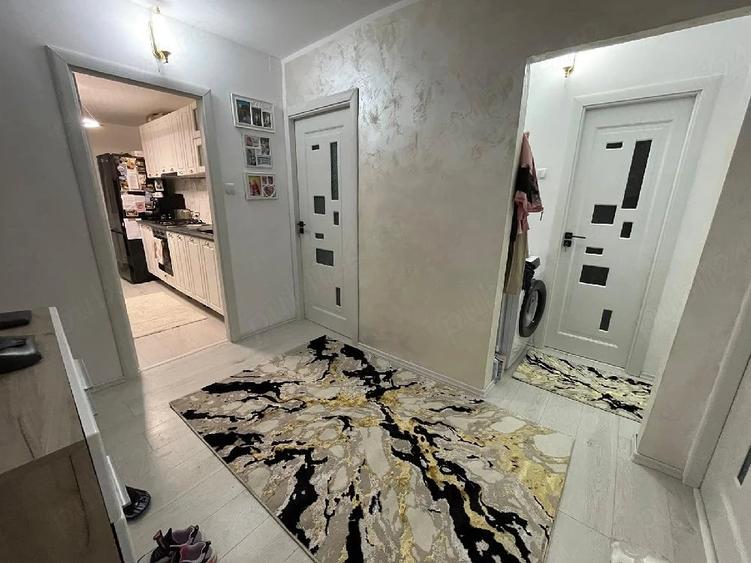 Apartament cu 3 camere decomandat în Horia