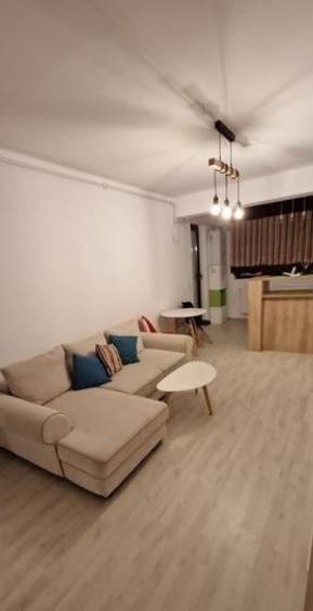 Apartament cu 2 camere semidecomandat, mobilat în Rahova