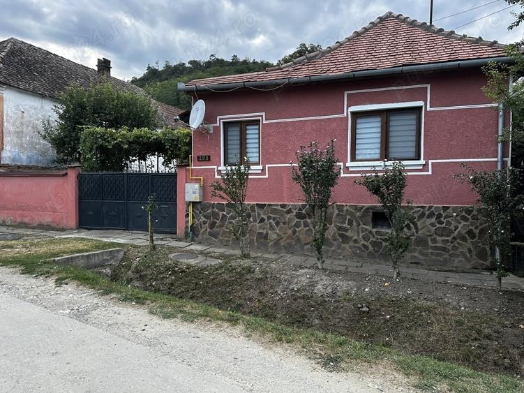 Casă cu 3 camere cu Teren 800 Mp în Nemșa