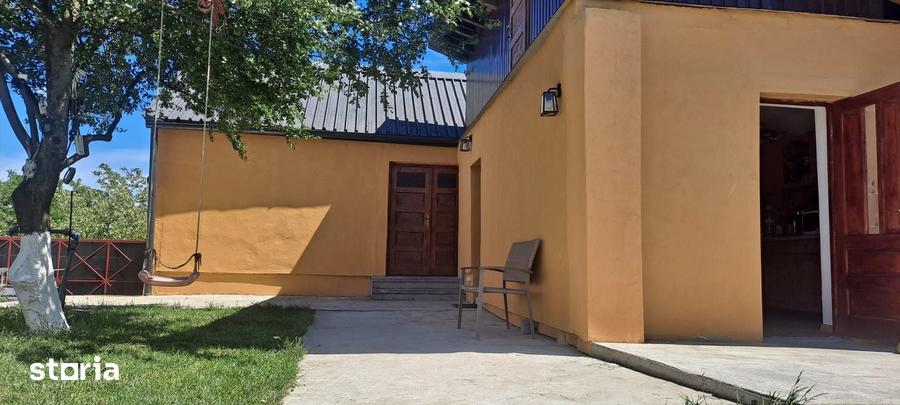 Casă cu 2 camere cu Teren 1500 Mp în Paleu