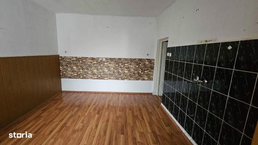 Casă cu 3 camere cu Teren 130 Mp în Central