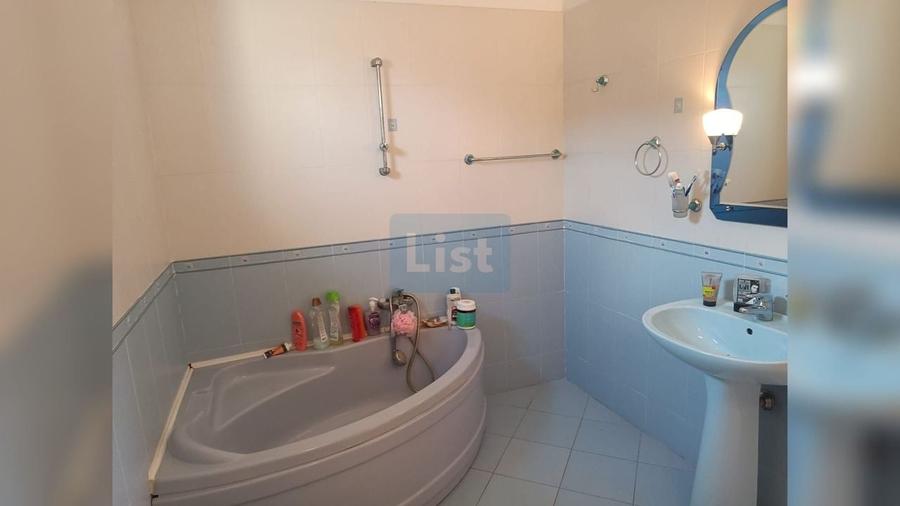 Casă cu 5 camere cu Canalizare în Balta Verde