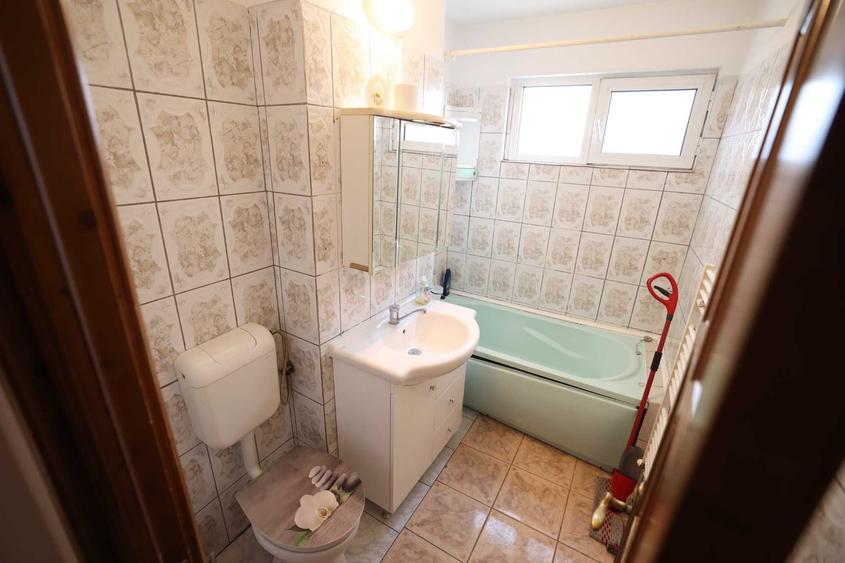 Apartament cu 2 camere nedecomandat în Podu Roș