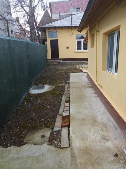Casă cu 2 camere în Central