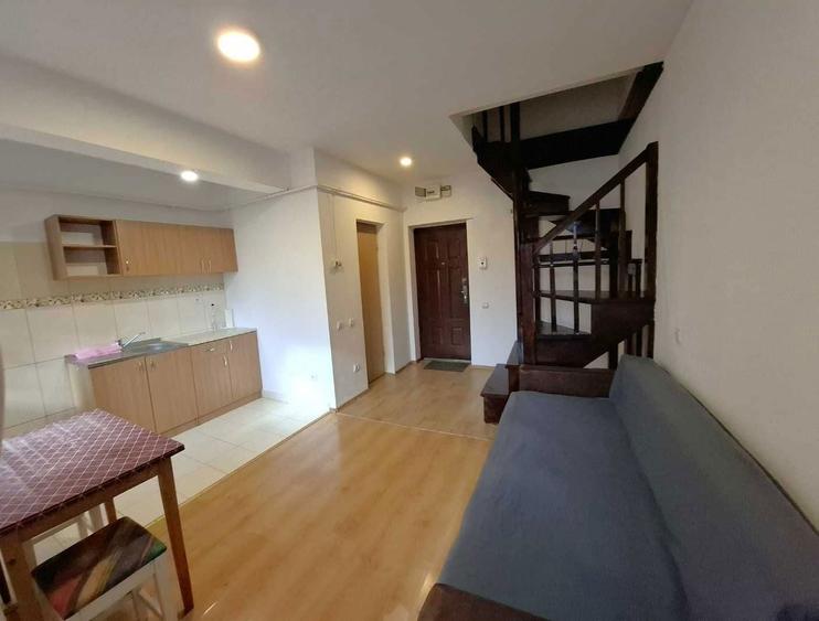 Zona Garii, living + 2 camere, scara interioara - 3