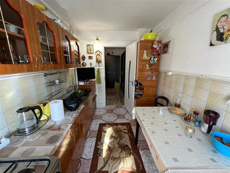 Apartament 3 camere, etaj 3, zona Longinescu - Gara - 5
