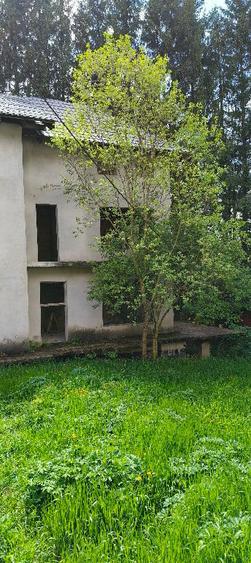 Teren si casa la rosu de vanzare in Busteni - 2