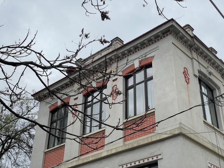 Vanzare VILA monument istoric complet consolidata 7 cam 189 mp | cal Victoriei - 2