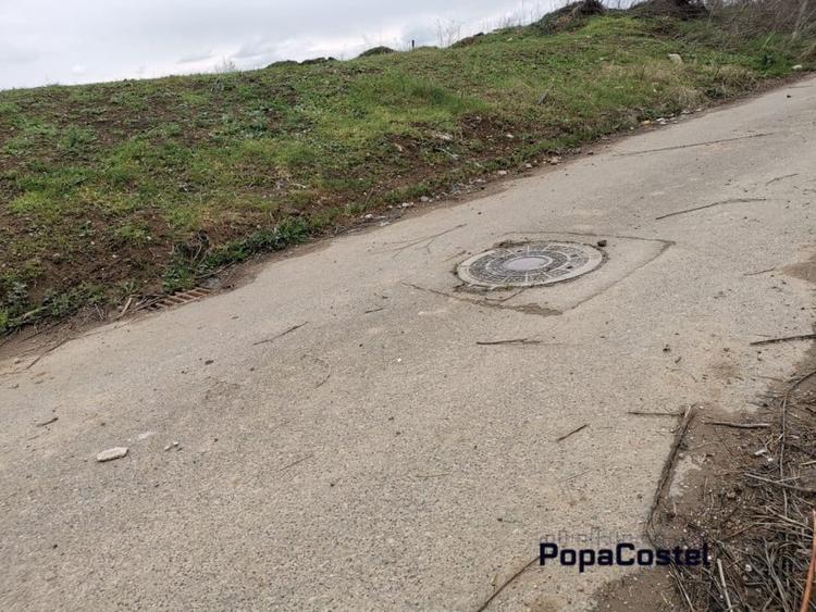 Sisesti str.Dirijorului (in capatul str.Al.Bratu) 1000 mp deschidere 18,27 ml - 2