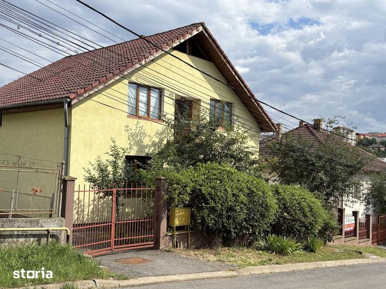 Casă cu 5 camere cu Teren 1037 Mp în Central
