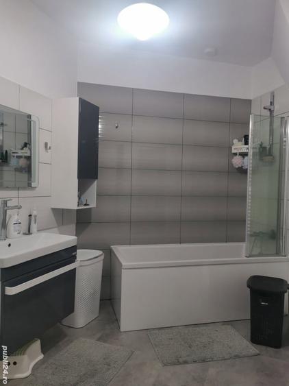 Casa de vanzare cu 2 apartamente ?i 1 garsoniera - 7