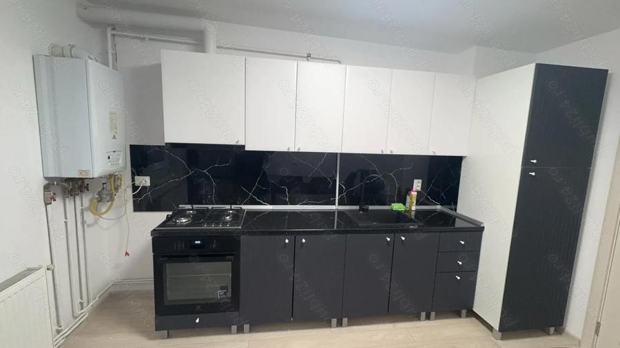 Inchiriez apartament 3 camere, centrala proprie, 1 mai - 2