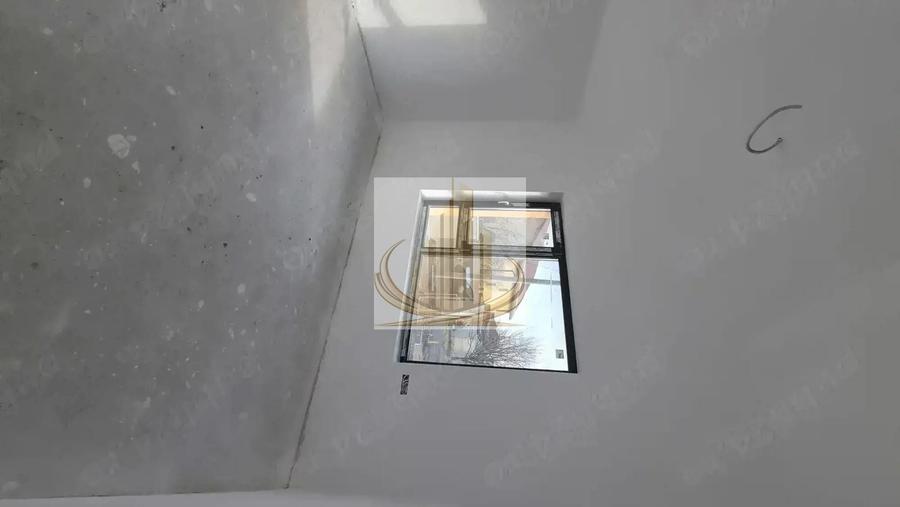 Duplex cu 7 camere cu Canalizare în Ghiroda