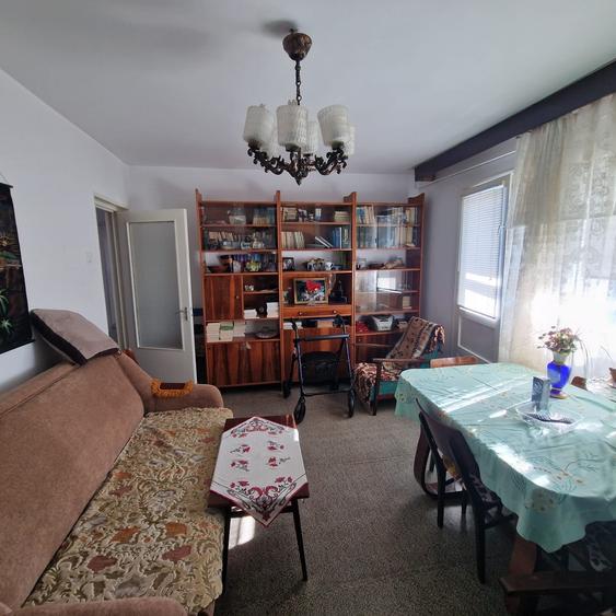 Se inchiriaza apartament,decomandat doua camere,etaj 10/11 ,pret 300 euro/luna. - 7