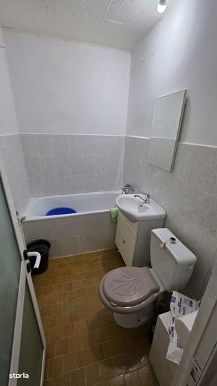 Vand garsoniera et. 4 zona Spital - 4