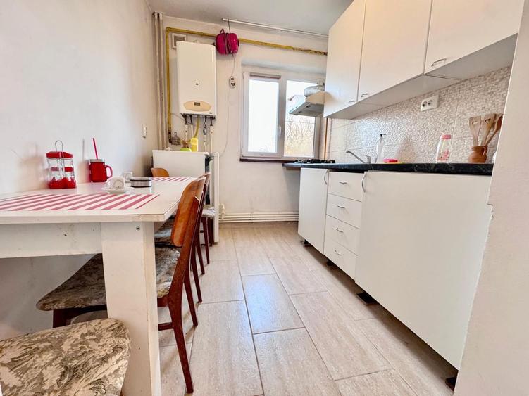 9 MAI - Muzeu, Apartament 2 cam decomandat, etaj 3/4, centrala - 5