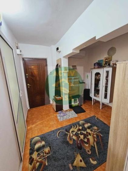 Apartament cu 3 camere decomandat în Roman - 5