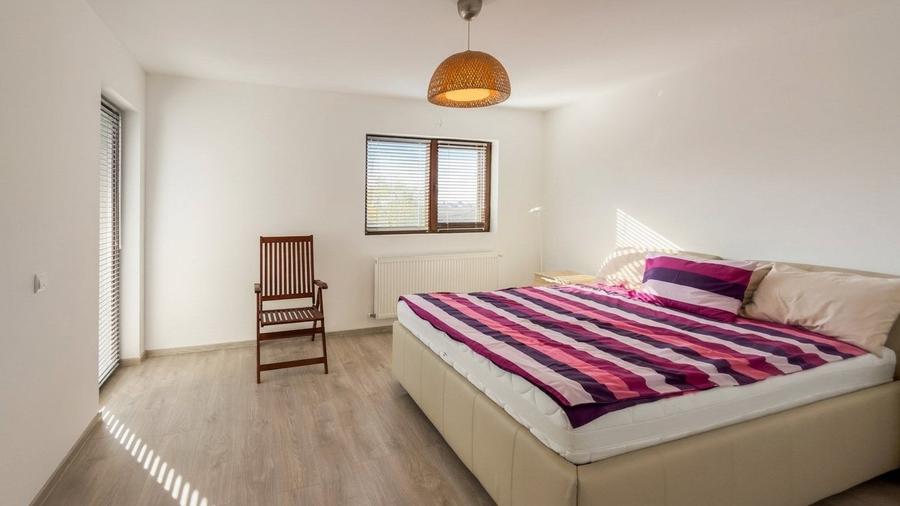 Casă individuală cu 5 camere cu Piscina în Săbăreni