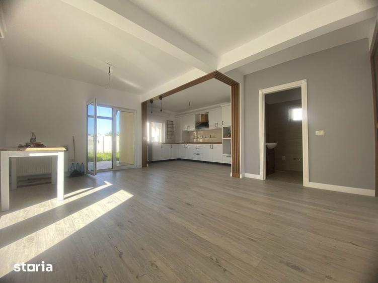 Liniste si confort! Vanzare casa la cheie, luminoasa in Priseaca! - 2