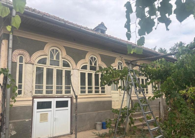 Casa recent renovata, 2023 mp teren, comuna Leu , RATE !!! - 2