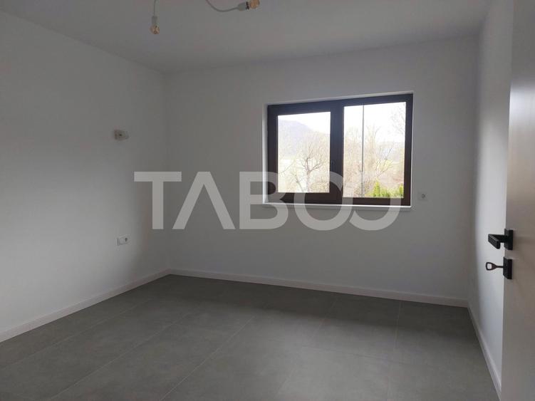 Casa prima inchiriere 5 camere curte 430 mp zona linistita Cisnadie - 9