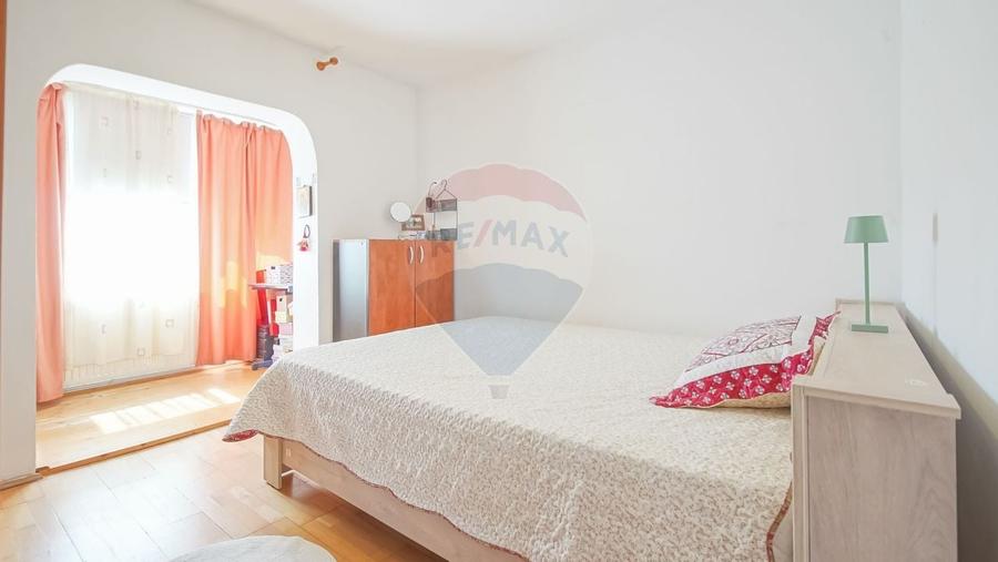 De vanzare 4 camere Racadau-zona Parcul Trandafirilor - 2