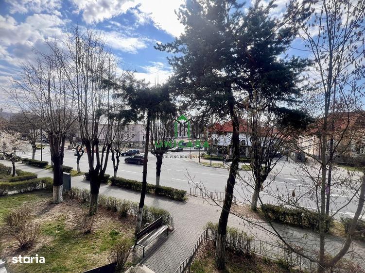 Apartament cu 3 camere semidecomandat în Nicolae Bălcescu