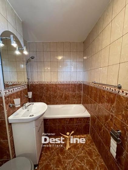 Inchiriez apartament 4 camere in zonǎ centralǎ, Piatra Neamt - 9