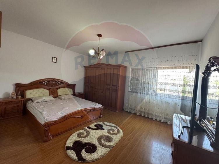 Casa / Vila cu 6 camere de vanzare - 10