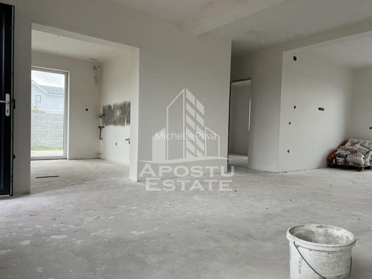 Triplex cu 5 camere, P+ E, In Sanandrei