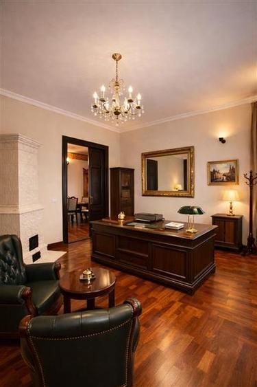 Nivel in vila interbelica, sectiunea Special, loc parcare, Central, Brasov - 1