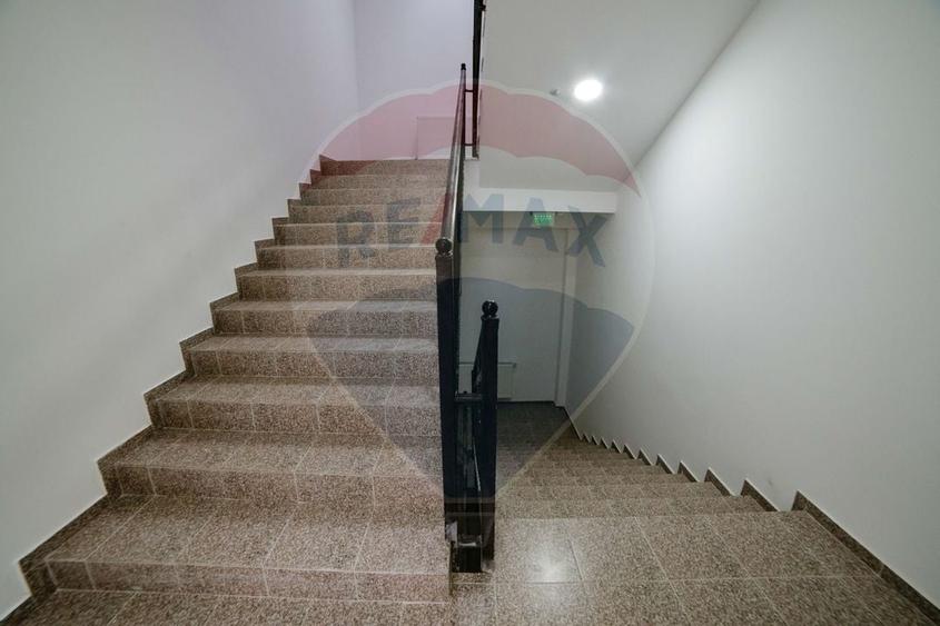 Spatiu comercial ULTRACENTRAL - 2,300mp de inchiriat - 13