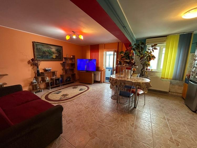 Apartament 3 camere decomandat, zona Calarasilor. - 1