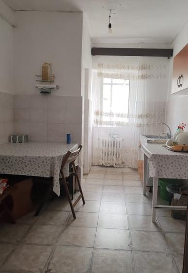 Apartament decomandat cu 3 camere, etaj 7/8, Vaslui zona Traian - 5