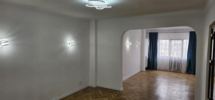 apartament 3 camere Piata Muncii, la 1 minut de gura de metrou, 90mp utili ,etaj - 2