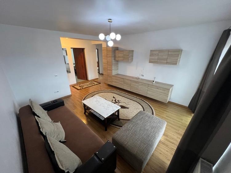 Proprietar ofer spre închiriere un apartament cu 3 camere, decomandat. - 1