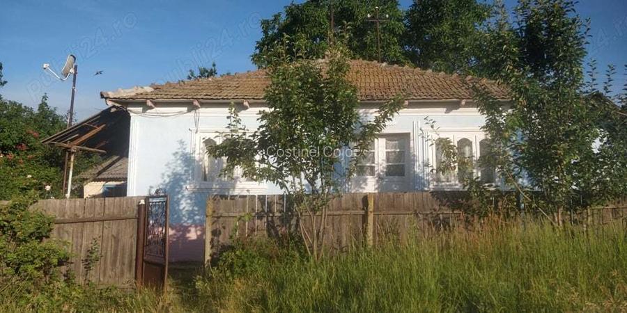 Vand casa in satul Feredeni