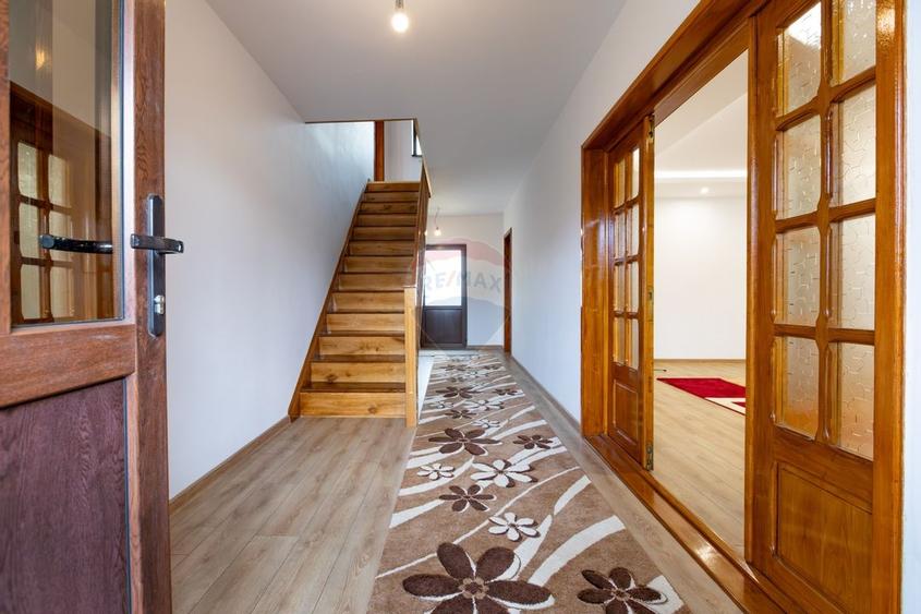 Casă/Vilă cu 6 camere de vânzare în Măgura - 4