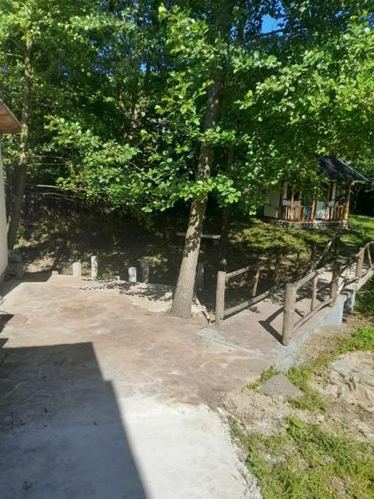 Vând casă+ teren  - 10