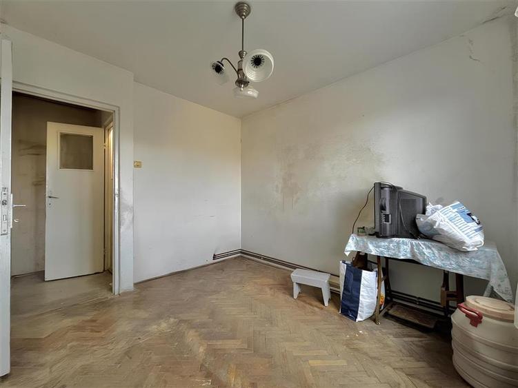 Apartament 2 Camere zona Florilor de renovat la ultimul etaj - 5