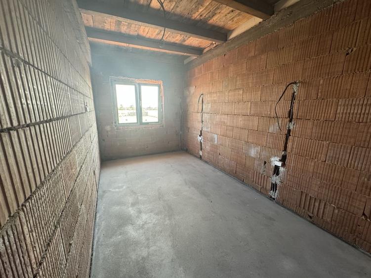 Sacalaz, 1/2 Duplex P+M, 4 Camere,2 Bai,Terasa Acoperita - 11