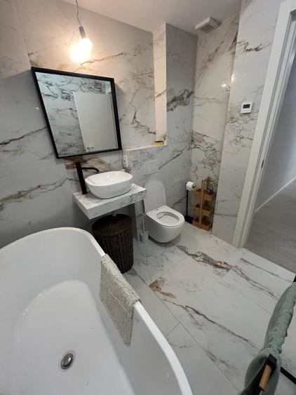 Apartament cu 3 camere decomandat, mobilat în Sisești