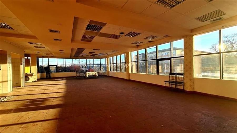 Spatiu SAD,  250 mp,  Eatj 1,  Zona  Complex Stadion