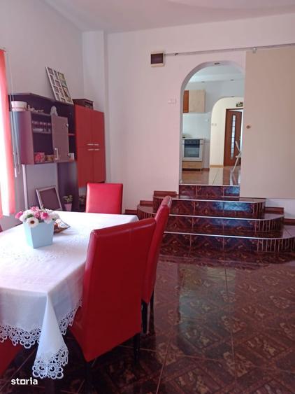 Casa spatioasa cu etaj si teren generos, zona urbana - 4